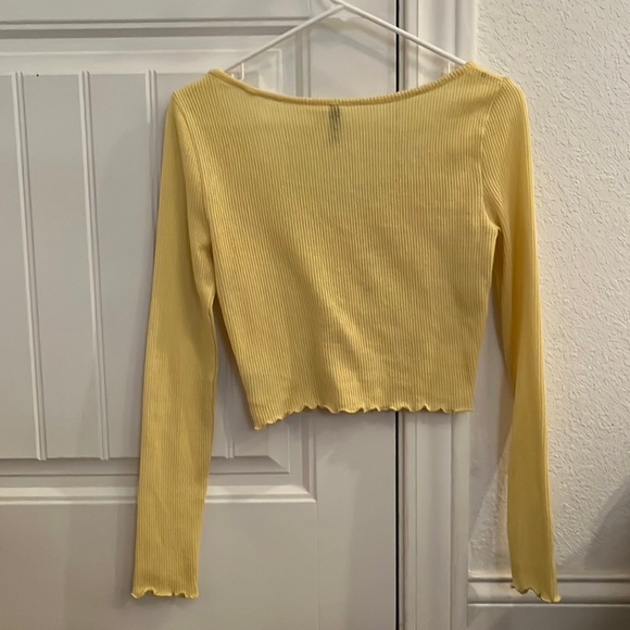 H&M Yellow Cropped Long Sleeve. - Picture 5 of 5